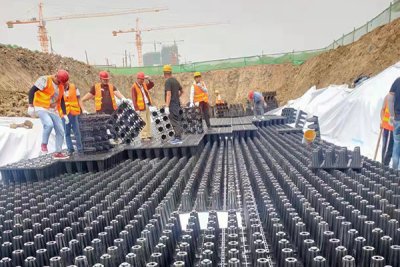 关于雨水收集系统中哪些方法可以更效率的解决雨水净化？